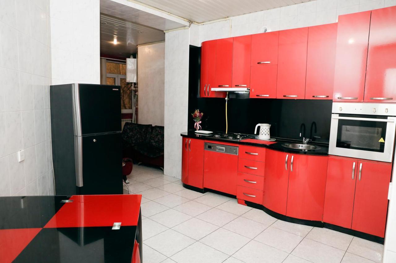 יירבאן Big 3 Room Apartment On Republic Square מראה חיצוני תמונה