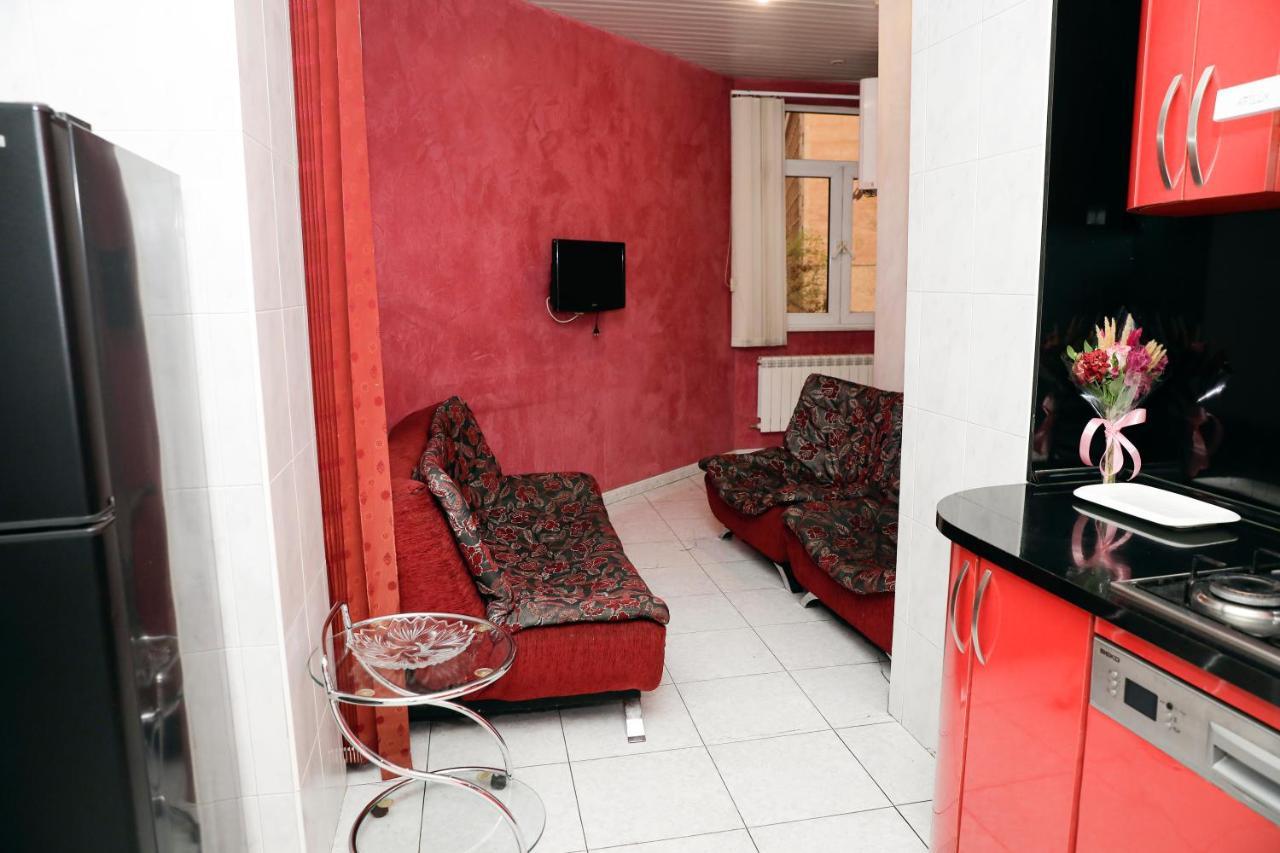 יירבאן Big 3 Room Apartment On Republic Square מראה חיצוני תמונה